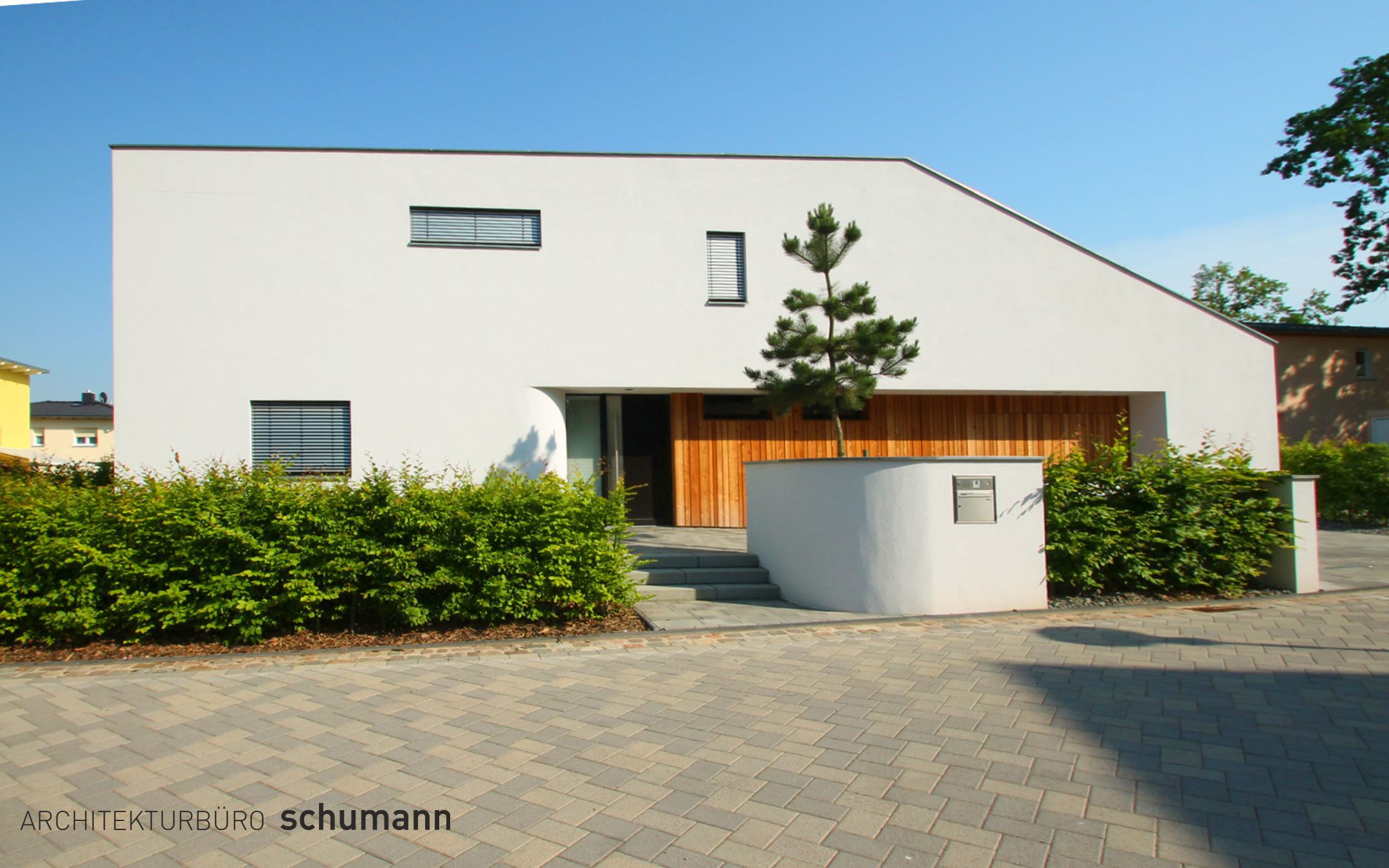 Neubau eines Einfamilienhauses in Halle Heide-Süd - Straßenansicht